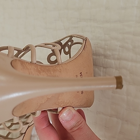 Manolo Blahnik Beige Women's Sandals - Picture 9 of 9